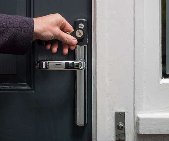 Yale Conexis L2 Smart Lock (With Yale Access Module and Yale Connect ...