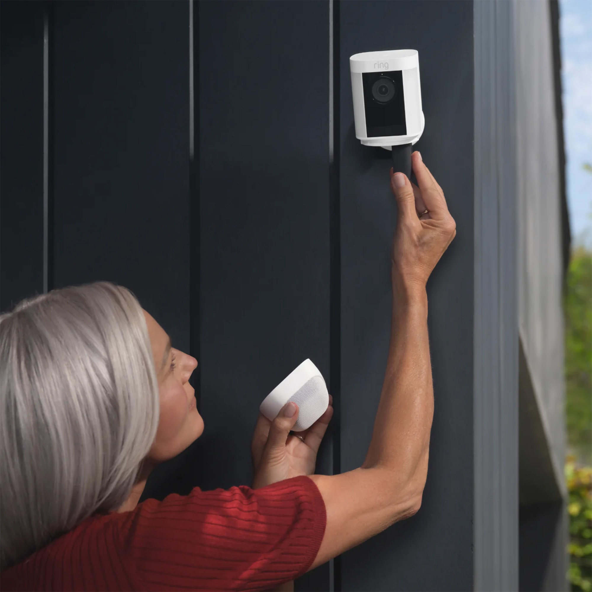 Ring spotlight camera 2025 battery solar panel