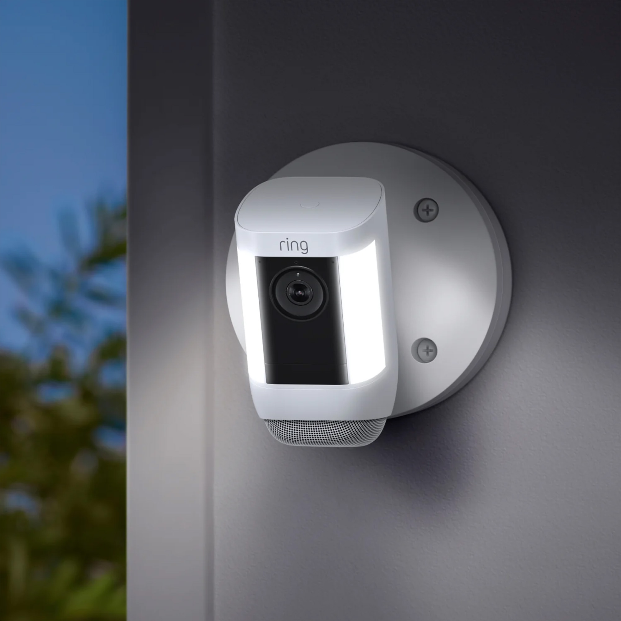 Ring spotlight discount camera battery review